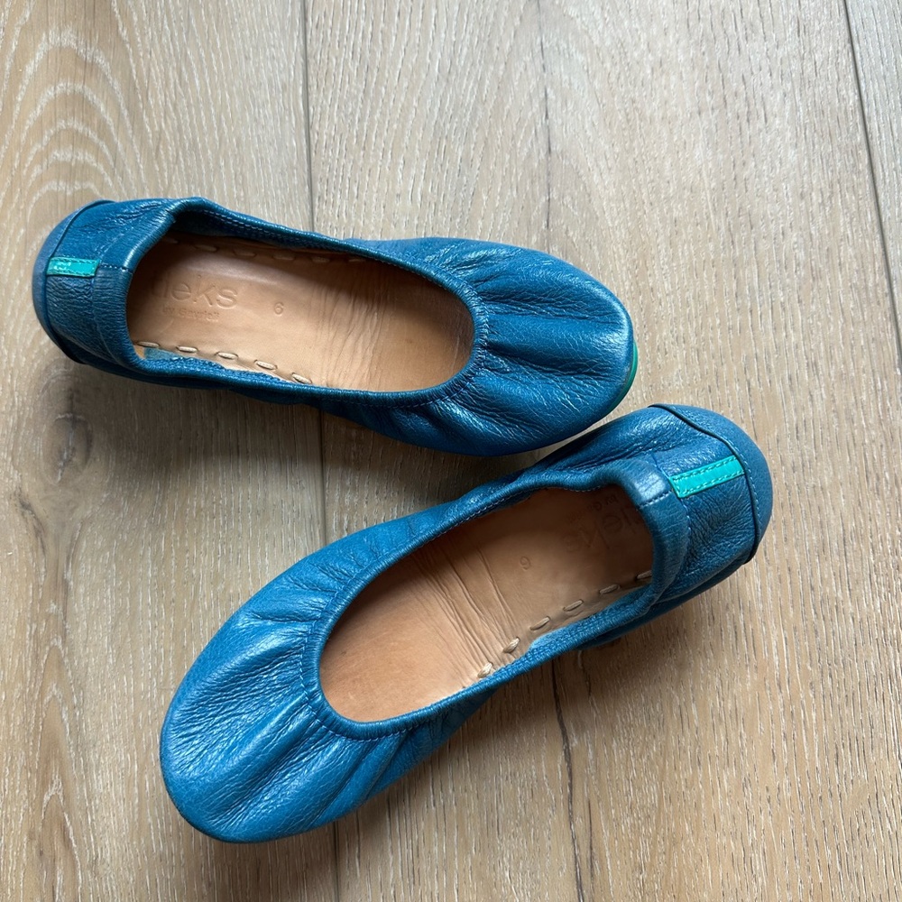 Blue tieks size 6